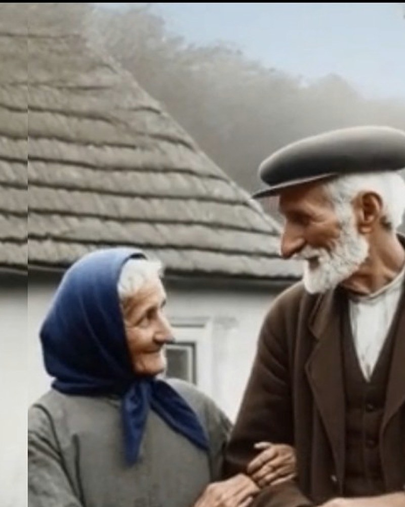 Obarvená historická fotografie staršího páru